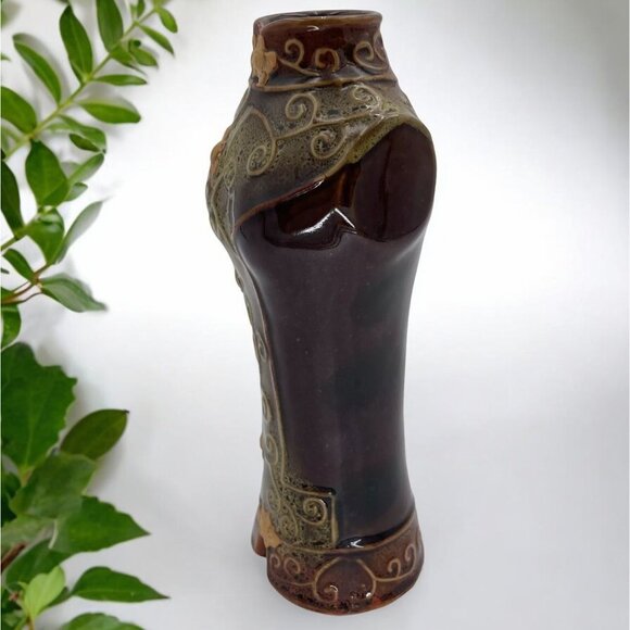 Vintage Ceramic Glazed Brown Asian Kimono Jacket Shaped Vase - Picture 6 of 13